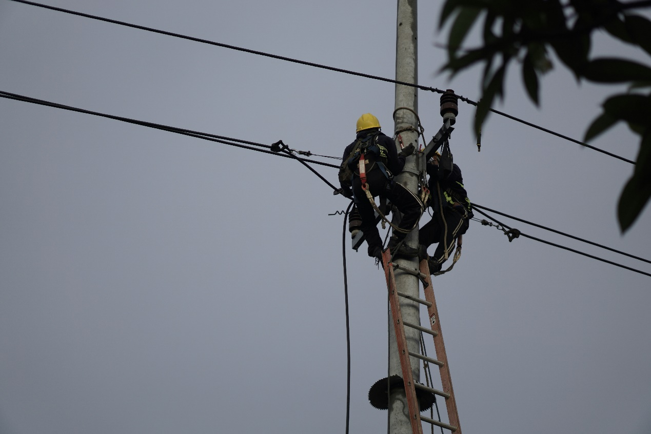FTth Network installation - မြန်နှုန်းမြင့်ဖိုင်ဘာ Optic Connection
